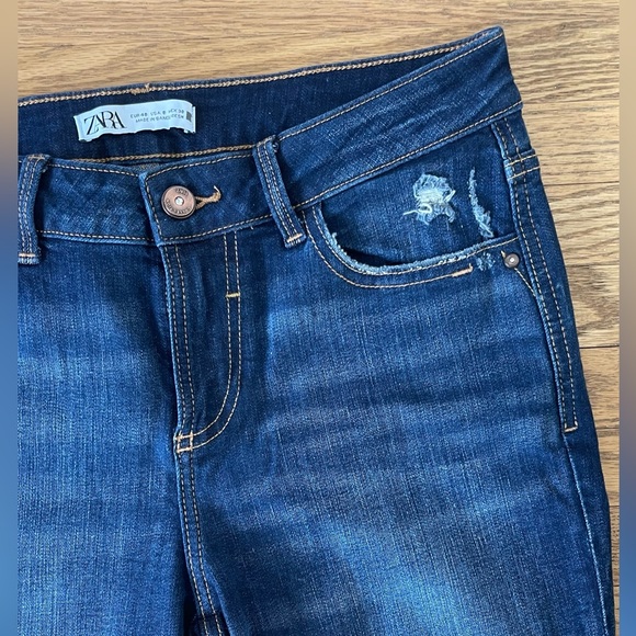 Unworn Zara Mid-Rise Dark Blue Step-Hem Skinny Jean with Light Distressing - Picture 5 of 5